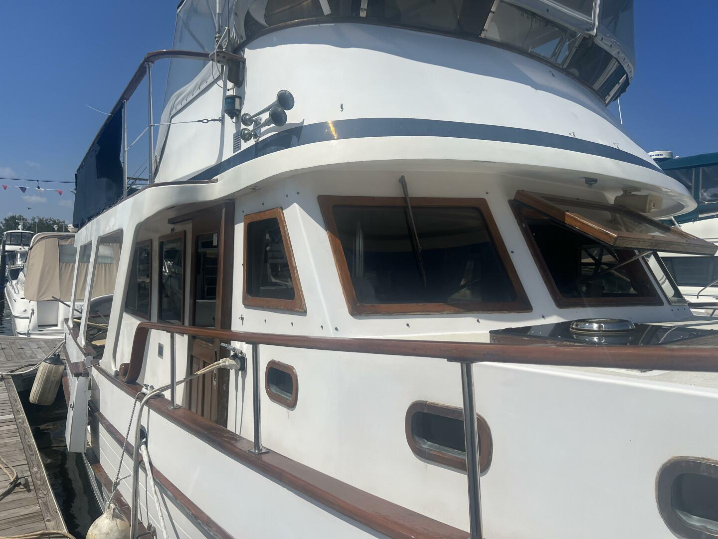 Slide: The Image of Marine Trader 40 1984 - 4629186