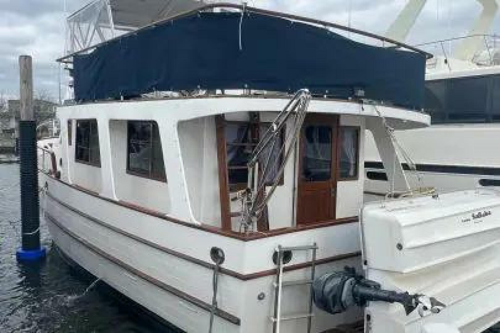 Slide: The Image of Marine Trader 40 1984 - 4629370