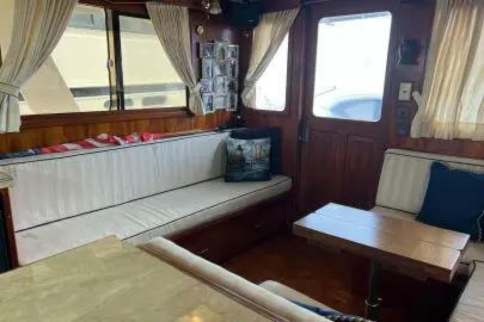 Slide: The Image of Marine Trader 40 1984 - 4629368