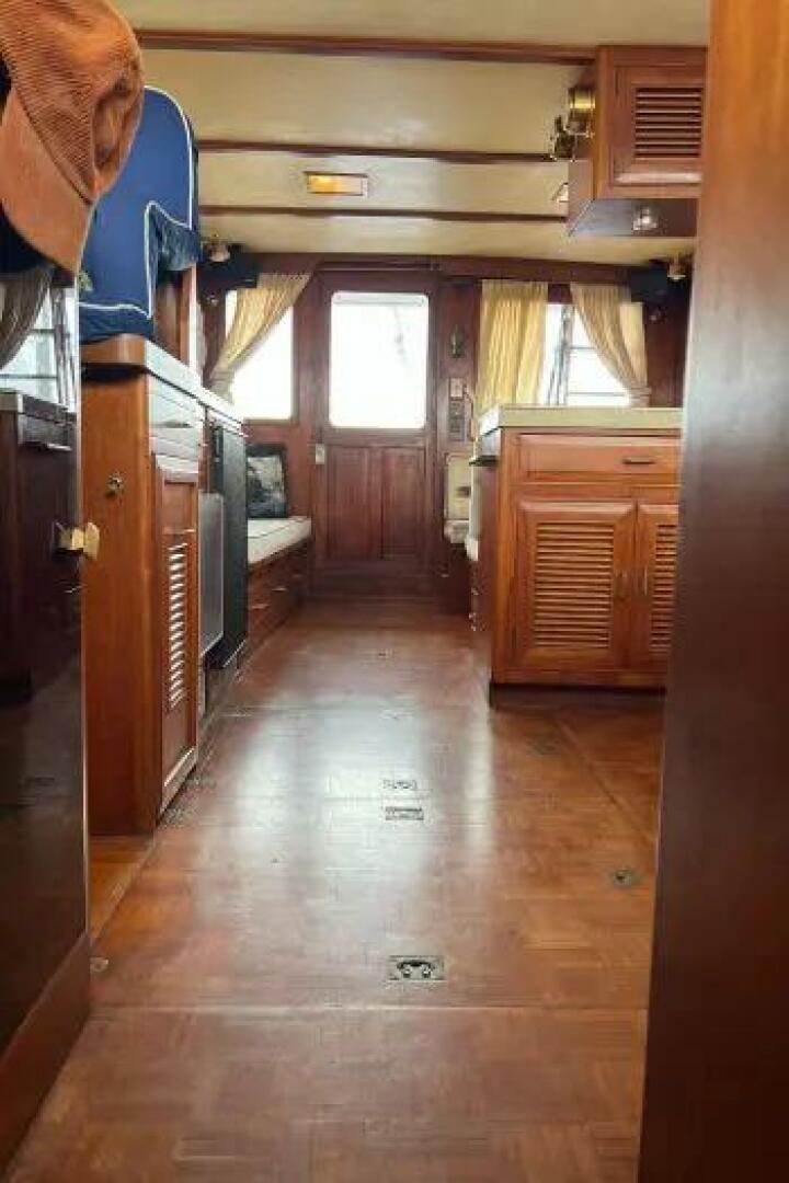 Slide: The Image of Marine Trader 40 1984 - 4629371