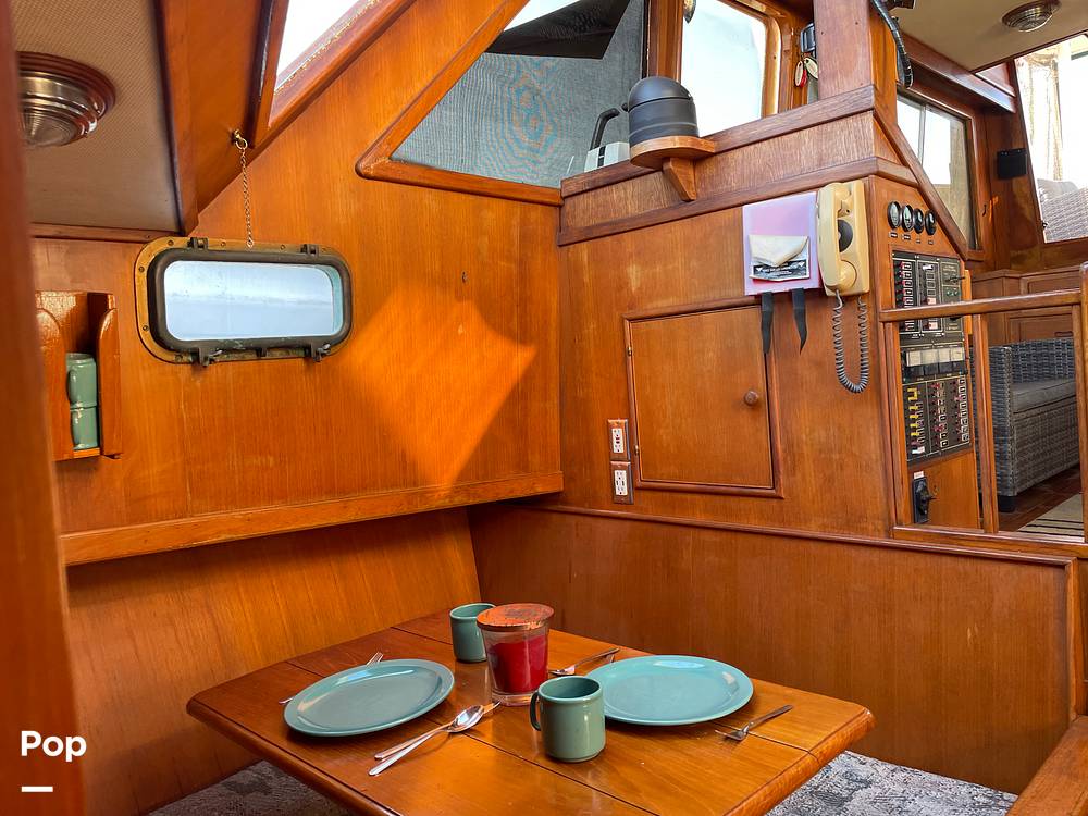 Slide: The Image of Marine Trader 43 Aft Cabin 1981 - 14900530