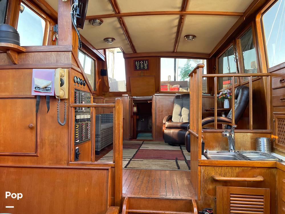 Slide: The Image of Marine Trader 43 Aft Cabin 1981 - 14900531