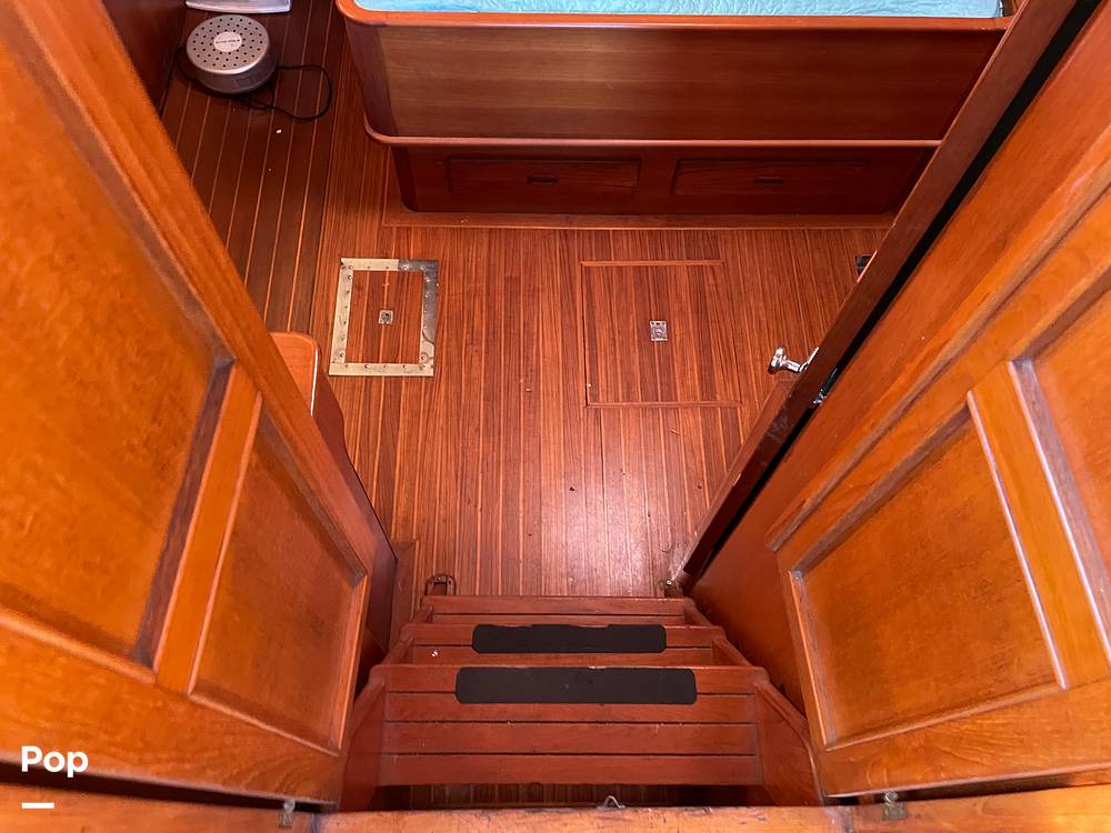 Slide: The Image of Marine Trader 43 Aft Cabin 1981 - 14900543