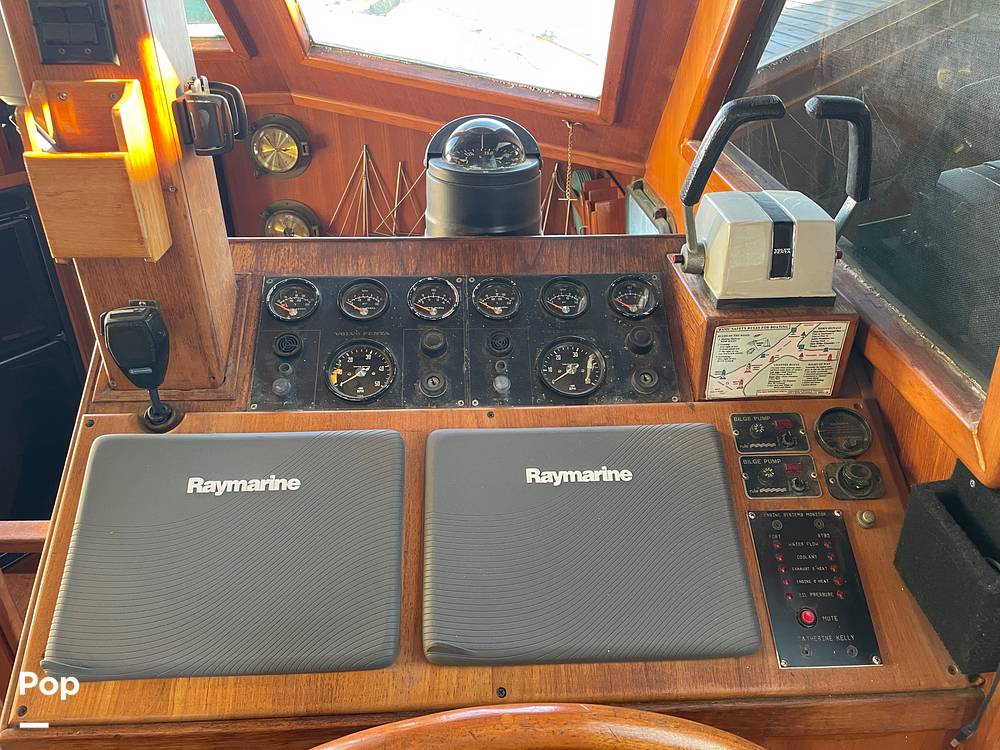 Slide: The Image of Marine Trader 43 Aft Cabin 1981 - 14900480