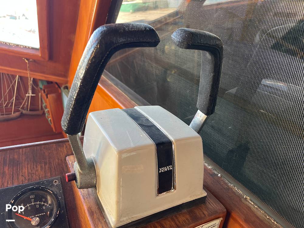 Slide: The Image of Marine Trader 43 Aft Cabin 1981 - 14900484