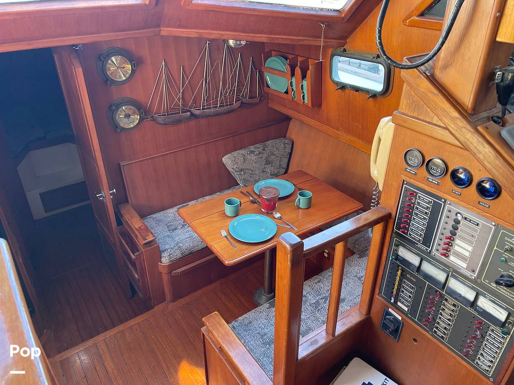 Slide: The Image of Marine Trader 43 Aft Cabin 1981 - 14900506