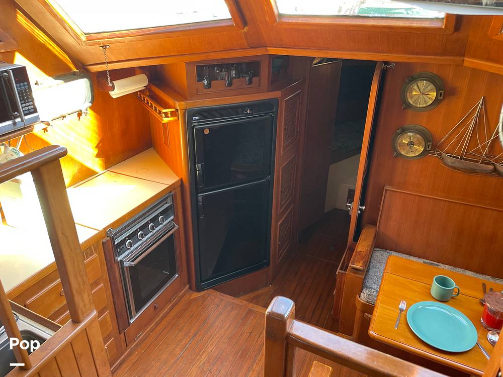 Slide: The Image of Marine Trader 43 Aft Cabin 1981 - 14900507
