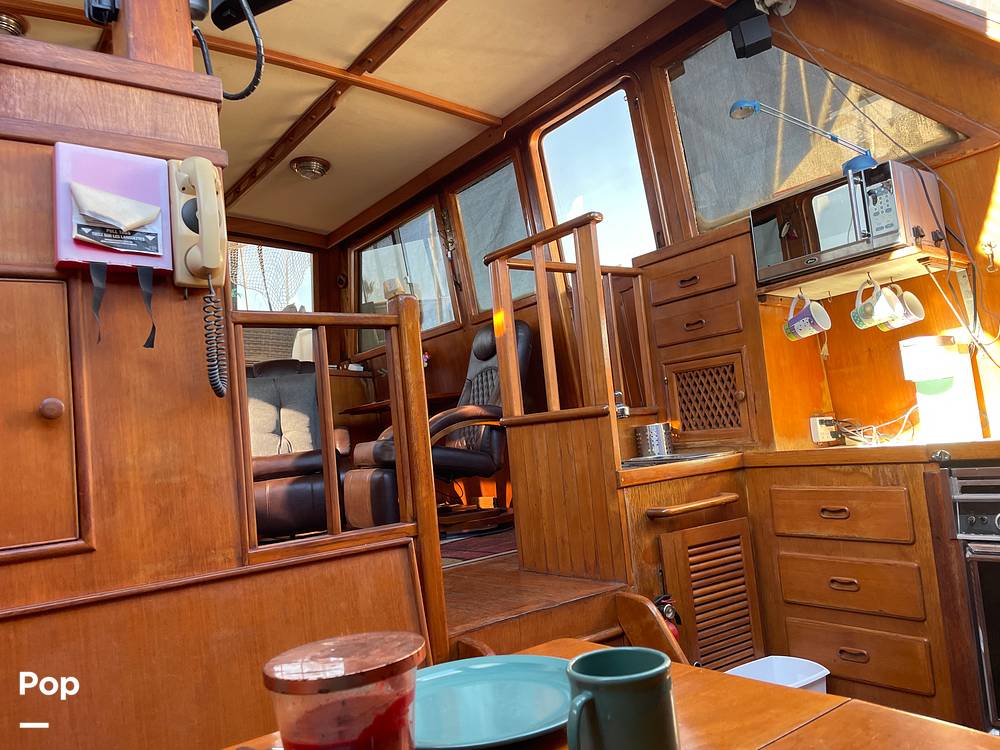 Slide: The Image of Marine Trader 43 Aft Cabin 1981 - 14900510