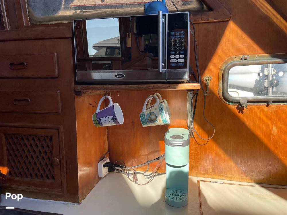 Slide: The Image of Marine Trader 43 Aft Cabin 1981 - 14900513