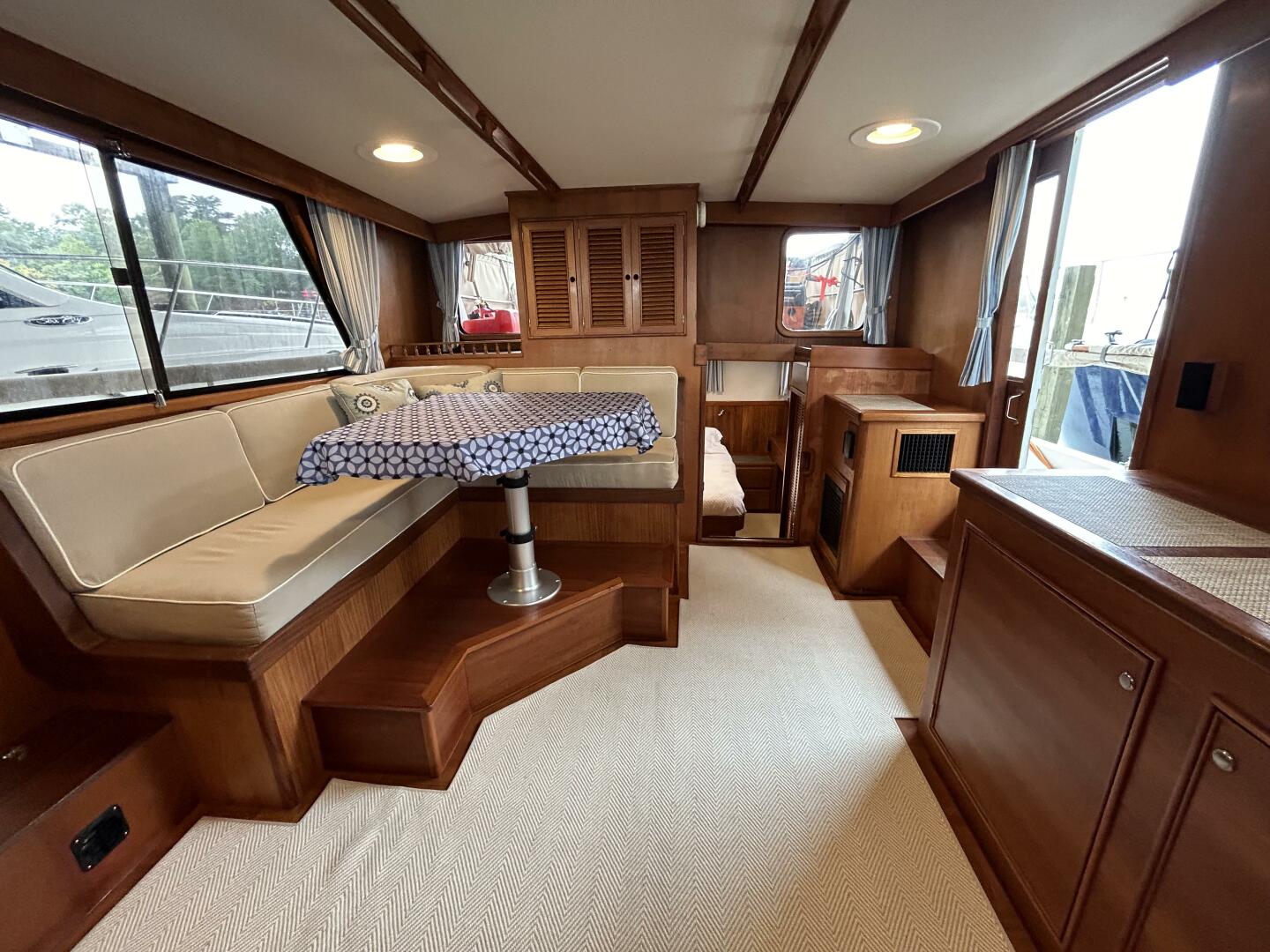 Slide: The Image of 46' Marine Trader salon aft - 35