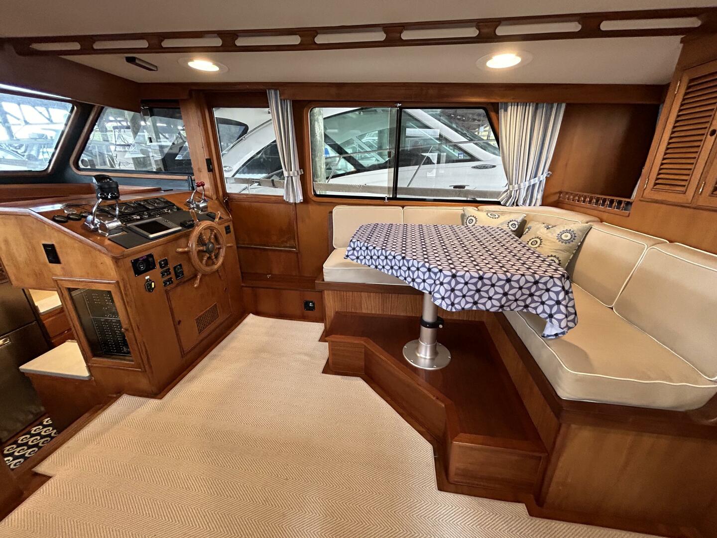 Slide: The Image of 46' Marine Trader salon starboard - 37