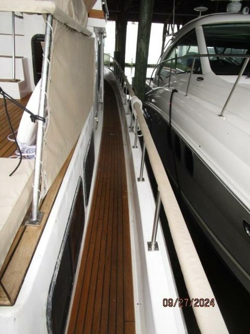 Slide: The Image of 46' Marine Trader starboard side deck2 - 8