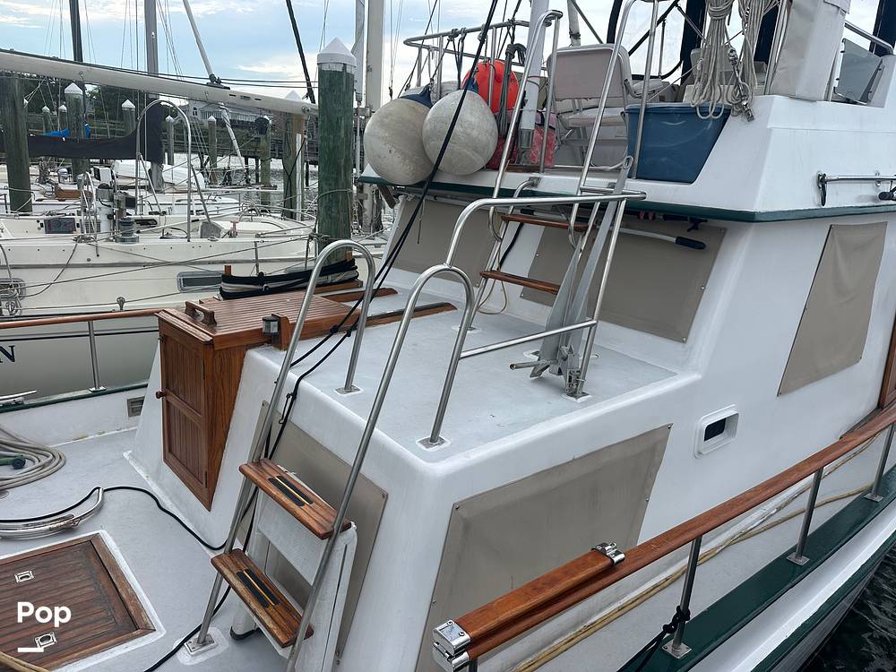 Slide: The Image of Marine Trader Marine Trader 34 1984 - 15560280