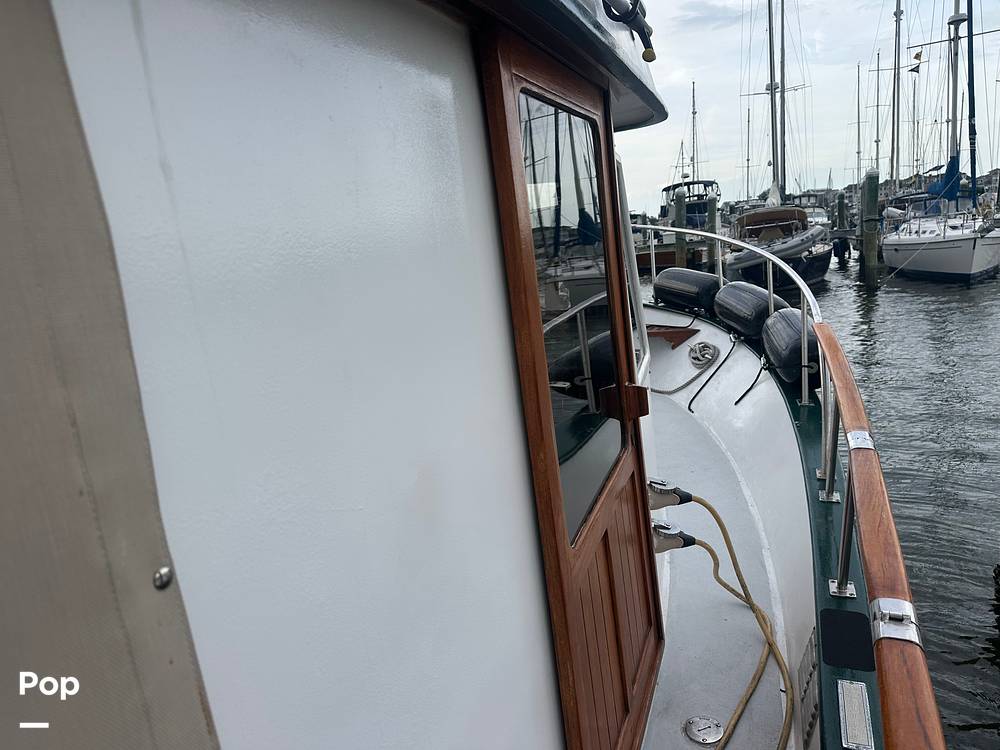 Slide: The Image of Marine Trader Marine Trader 34 1984 - 15560317