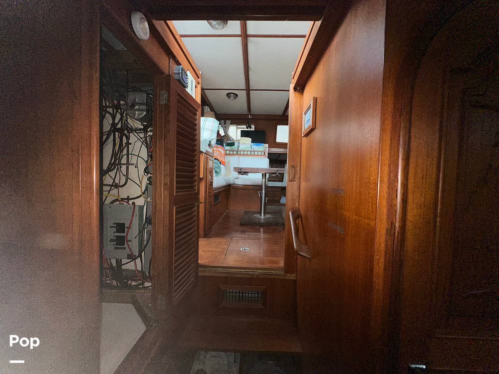 Slide: The Image of Marine Trader Marine Trader 34 1984 - 15560397