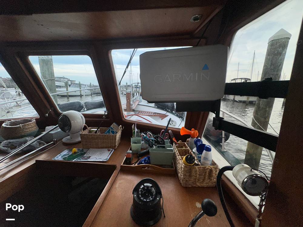 Slide: The Image of Marine Trader Marine Trader 34 1984 - 15560401