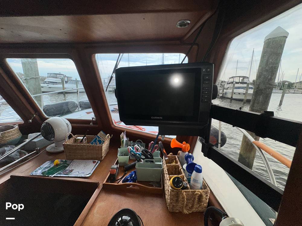 Slide: The Image of Marine Trader Marine Trader 34 1984 - 15560402