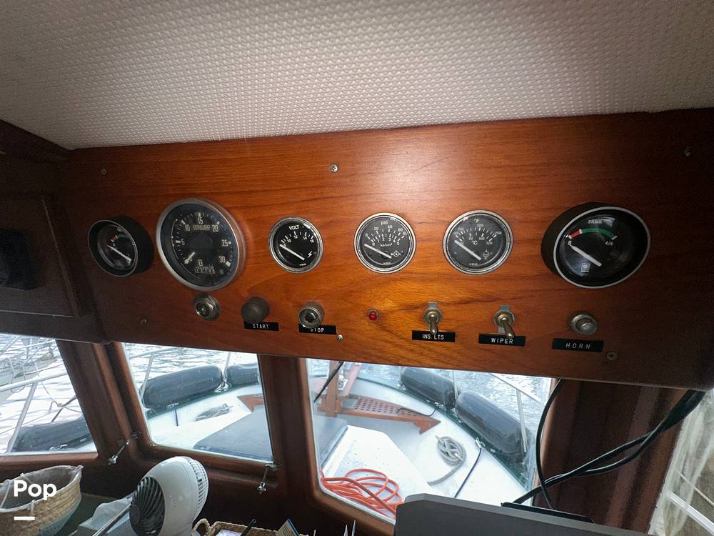 Slide: The Image of Marine Trader Marine Trader 34 1984 - 15560403