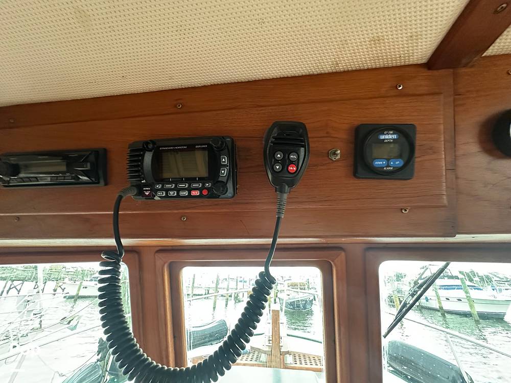 Slide: The Image of Marine Trader Marine Trader 34 1984 - 15560407