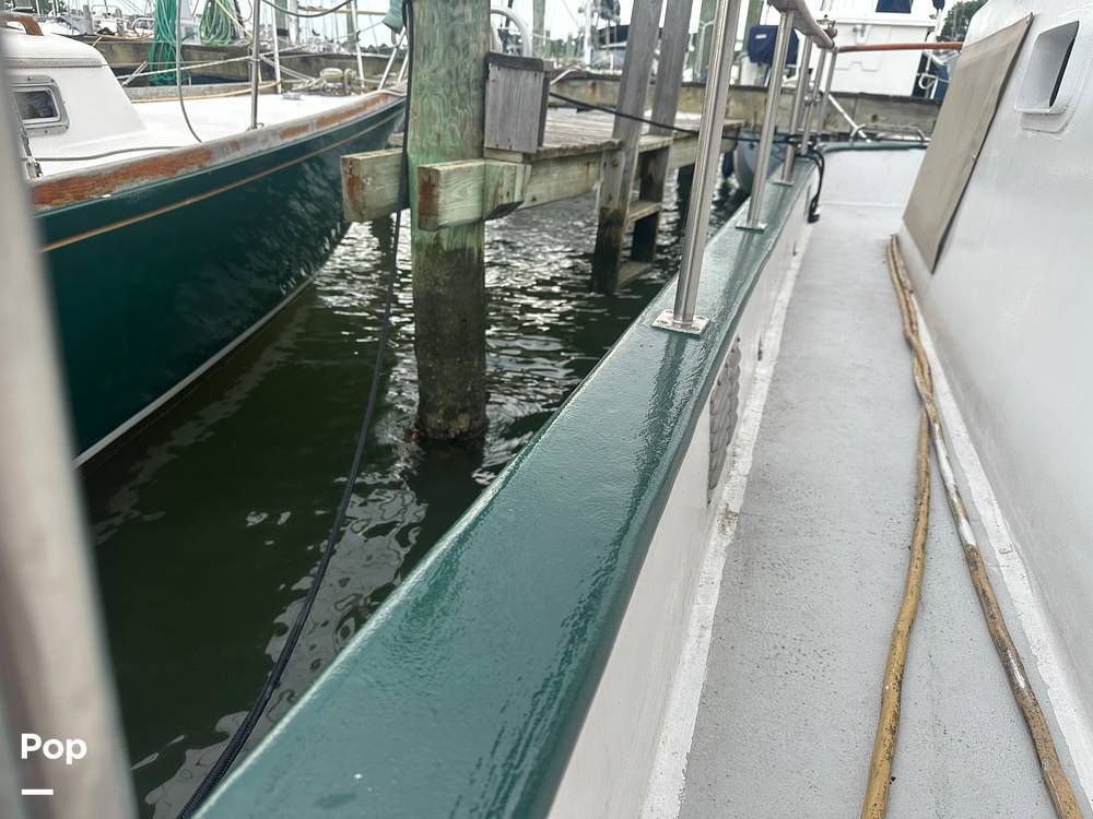 Slide: The Image of Marine Trader Marine Trader 34 1984 - 15560415