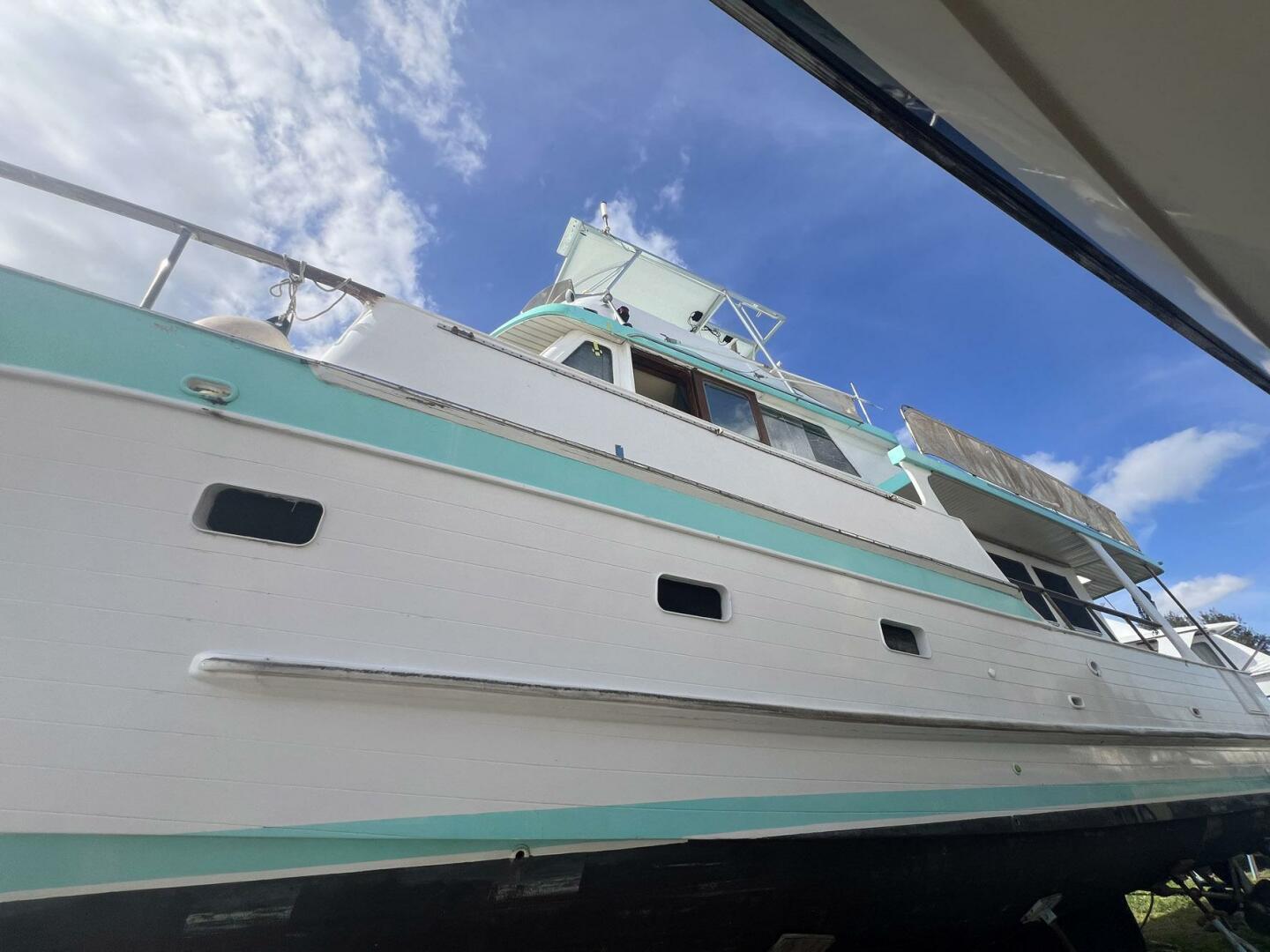 Slide: The Image of Marine Trader Pilothouse 1980 - 4905785