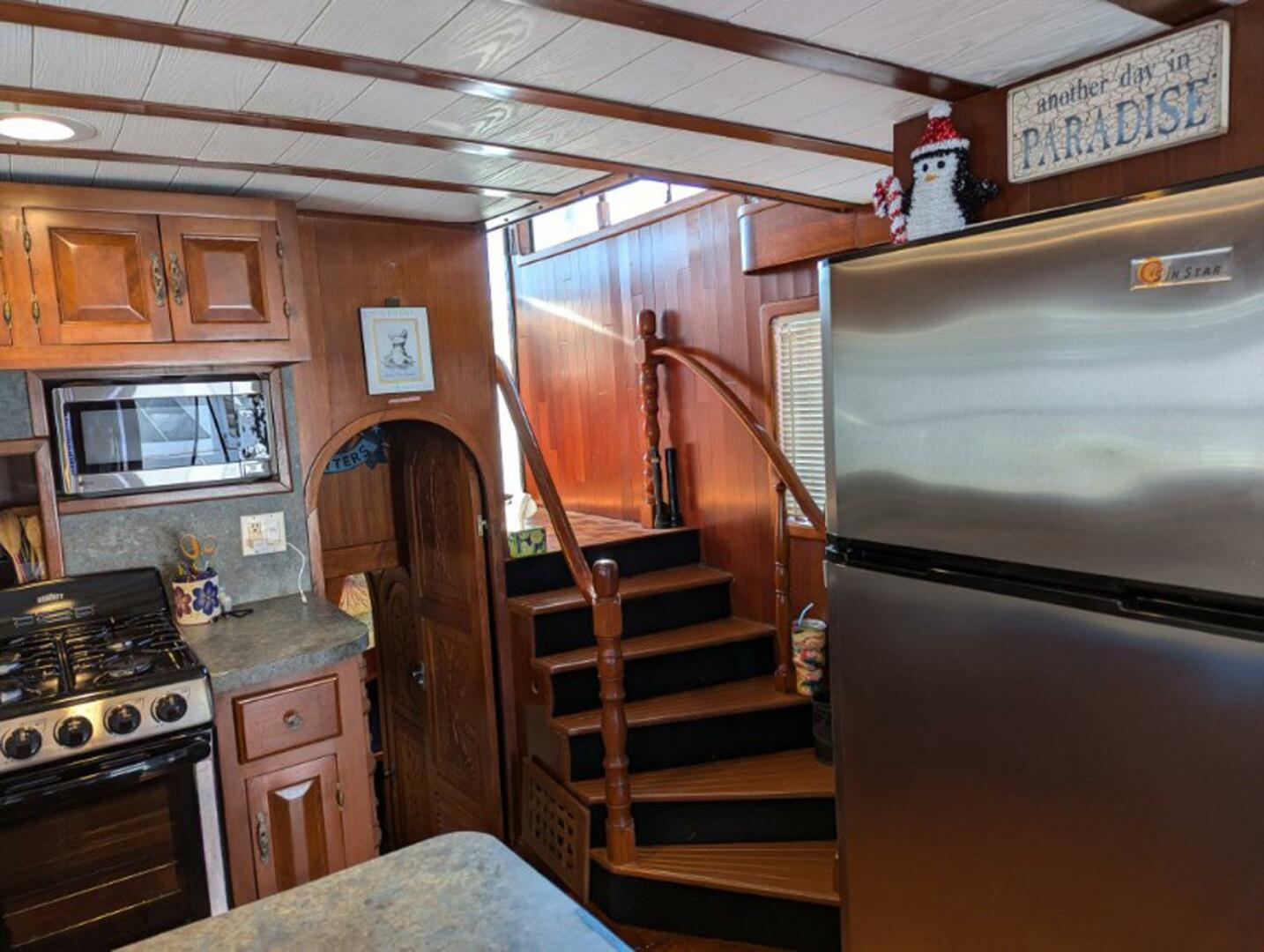 Slide: The Image of Marine Trader Pilothouse 1980 - 4905788