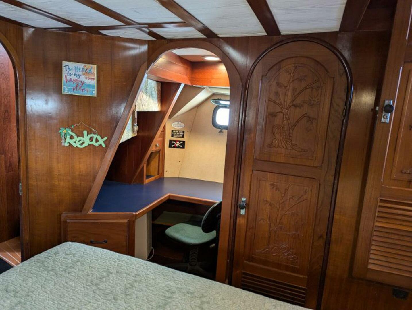 Slide: The Image of Marine Trader Pilothouse 1980 - 4905790