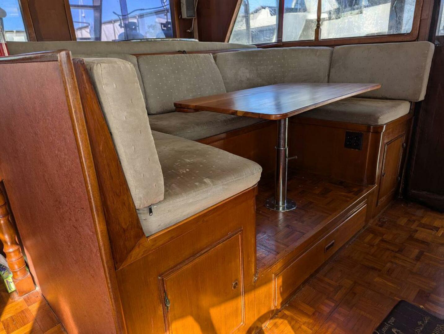 Slide: The Image of Marine Trader Pilothouse 1980 - 4905791