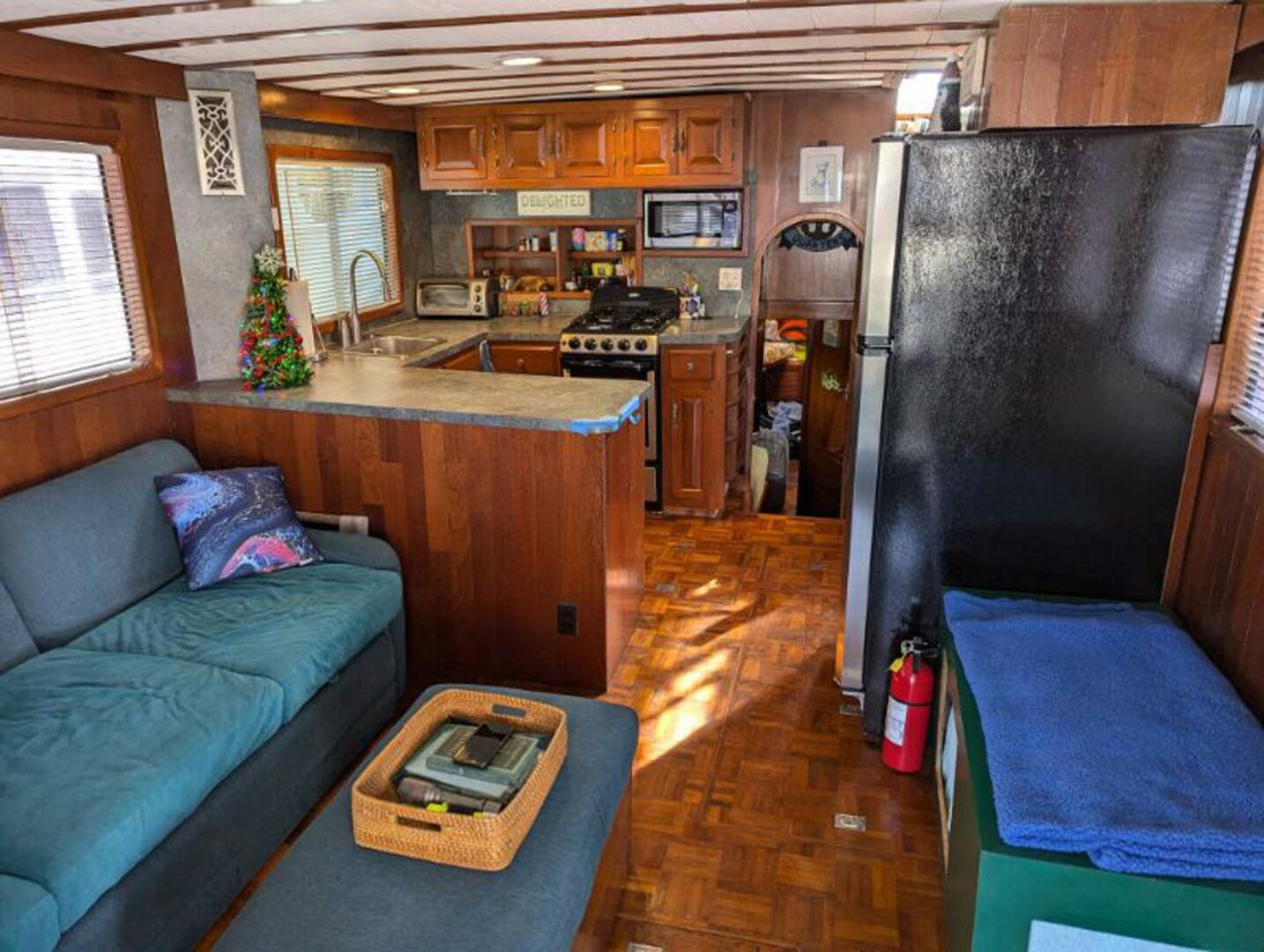 Slide: The Image of Marine Trader Pilothouse 1980 - 4905792
