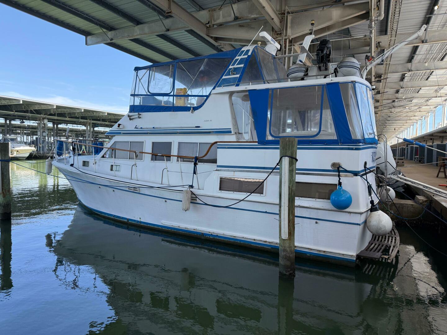 Slide: The Image of Marine Trader Sundeck Fb 1984 - 5285027