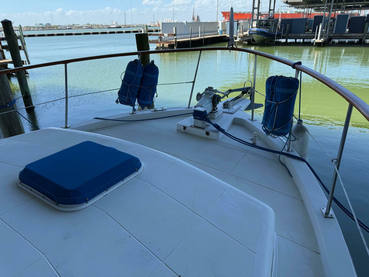 Slide: The Image of Marine Trader Sundeck Fb 1984 - 5285028