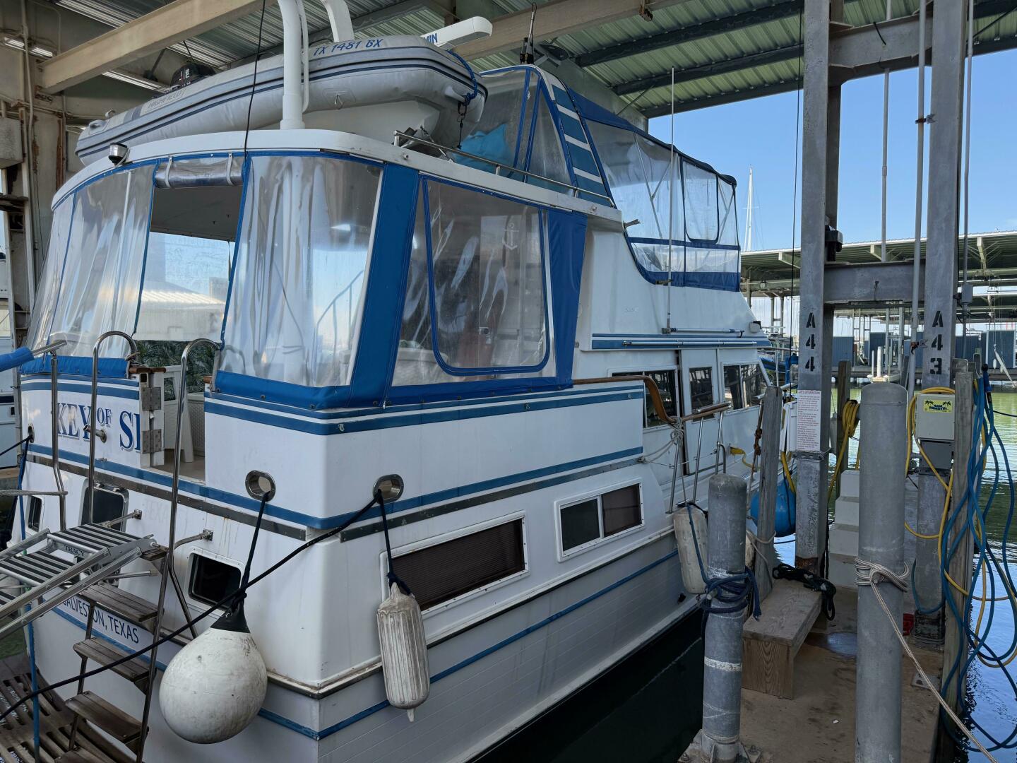 Slide: The Image of Marine Trader Sundeck Fb 1984 - 5285029