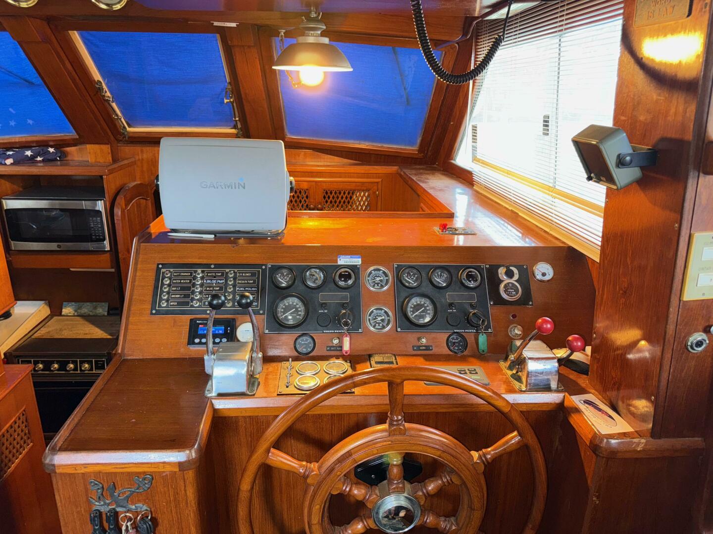 Slide: The Image of Marine Trader Sundeck Fb 1984 - 5285037