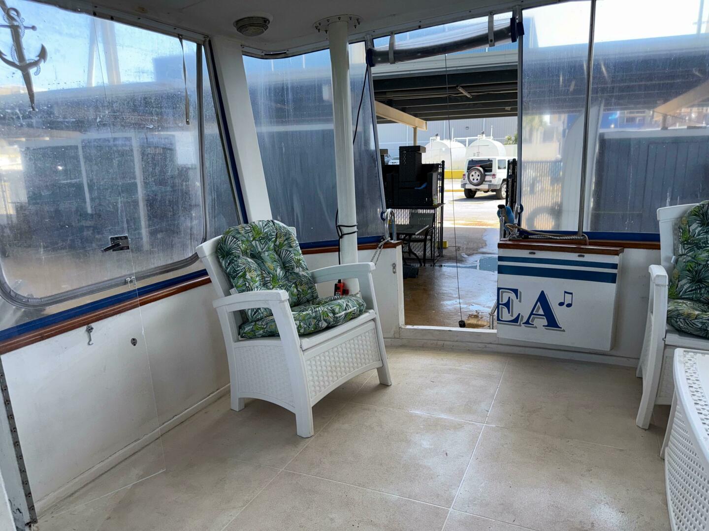 Slide: The Image of Marine Trader Sundeck Fb 1984 - 5285040