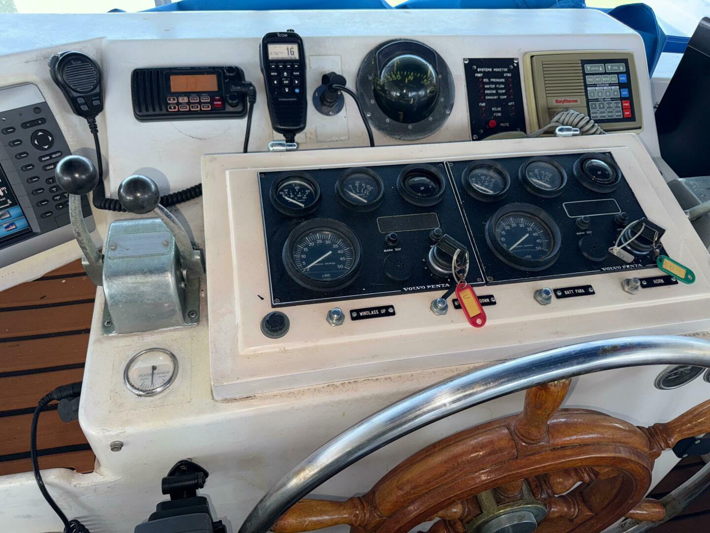 Slide: The Image of Marine Trader Sundeck Fb 1984 - 5285043