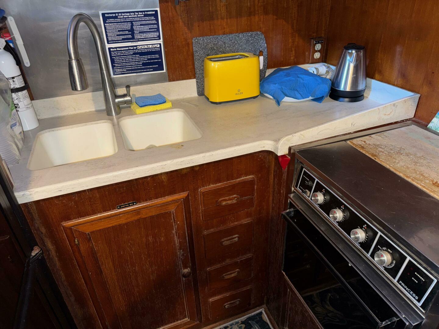 Slide: The Image of Marine Trader Sundeck Fb 1984 - 5285044