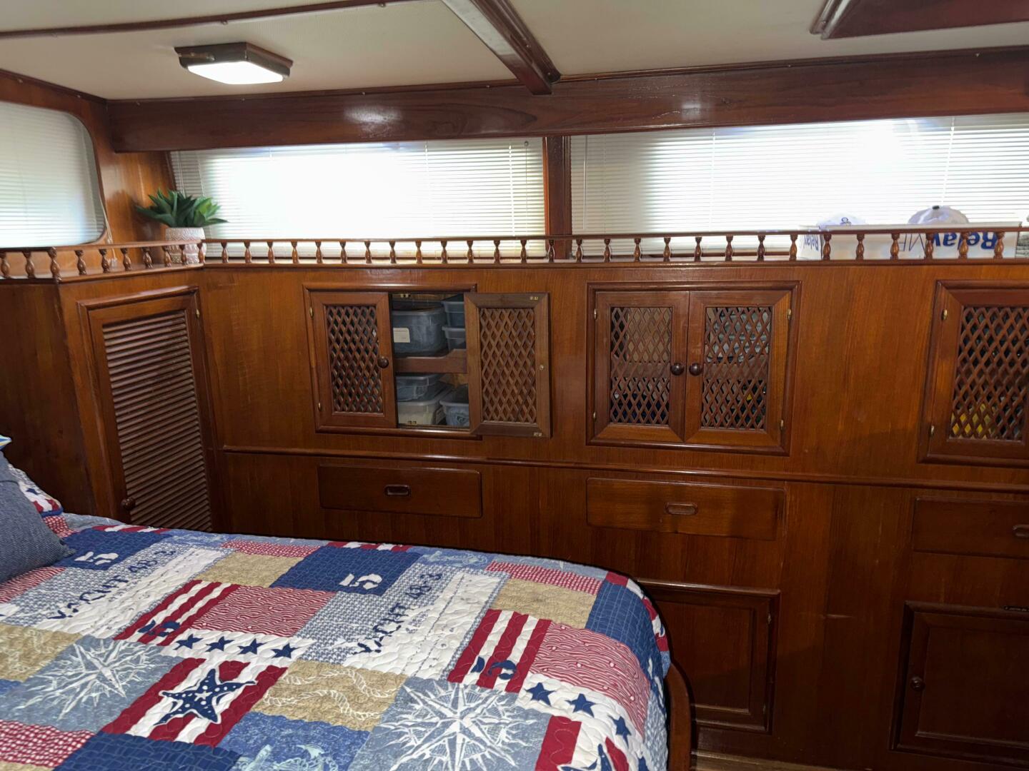 Slide: The Image of Marine Trader Sundeck Fb 1984 - 5285046