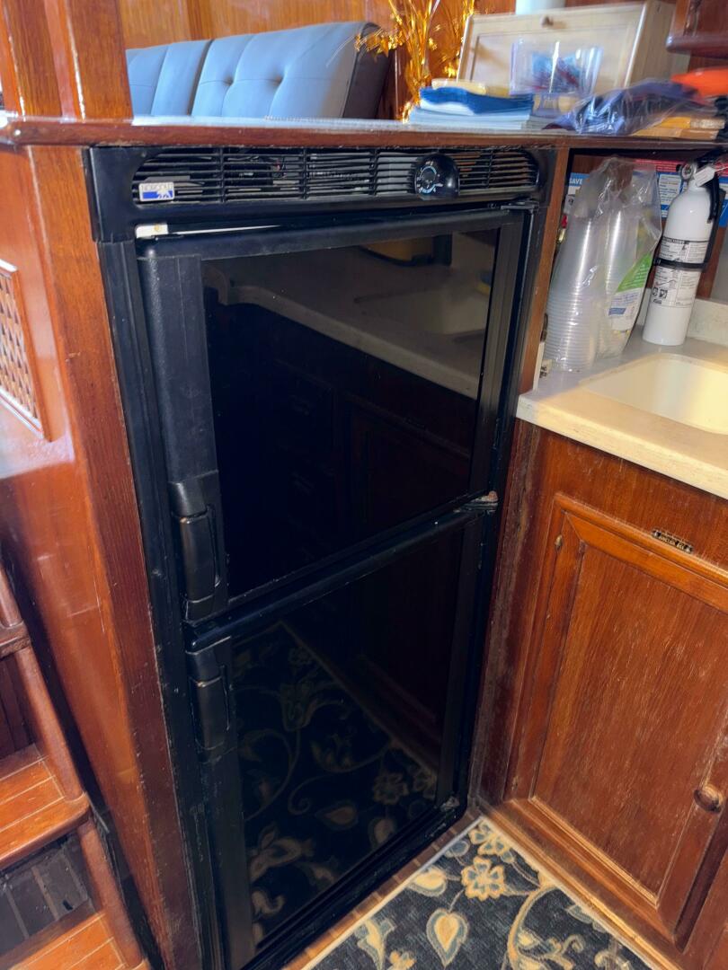 Slide: The Image of Marine Trader Sundeck Fb 1984 - 5285052