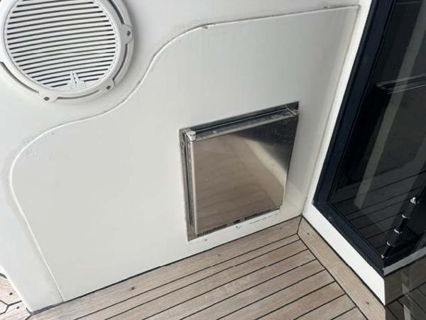 Slide: The Image of Stainless steel hatch and speaker on 2008 Marquis 40 SC yacht deck. - 27