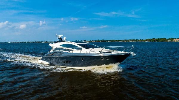 Slide: The Image of 2009 Marquis 500 Sport Coupe yacht cruising on open water. - 11