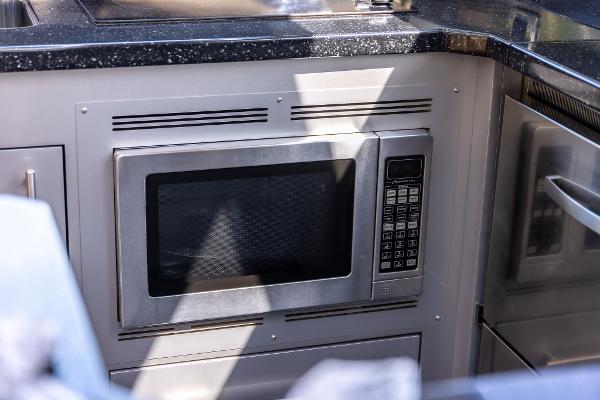 Slide: The Image of Built-in microwave in the kitchen of a 2009 Marquis 500 Sport Coupe. - 21