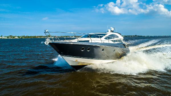 Slide: The Image of 2009 Marquis 500 Sport Coupe yacht cruising on open water. - 6