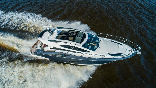 Slide: The Image of 2009 Marquis 500 Sport Coupe yacht cruising on open water. - 7