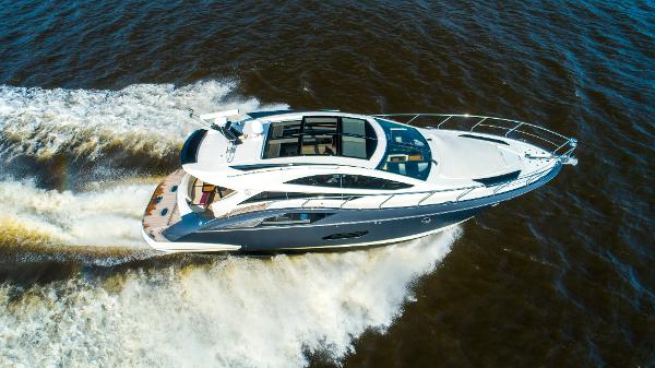 Slide: The Image of 2009 Marquis 500 Sport Coupe yacht cruising on open water. - 8