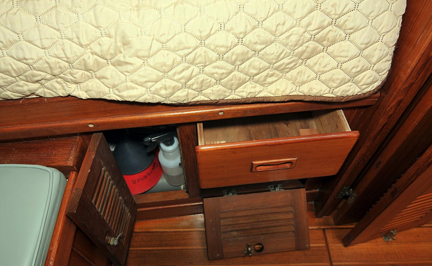 Slide: The Image of Mason 43 1981 - 5166862