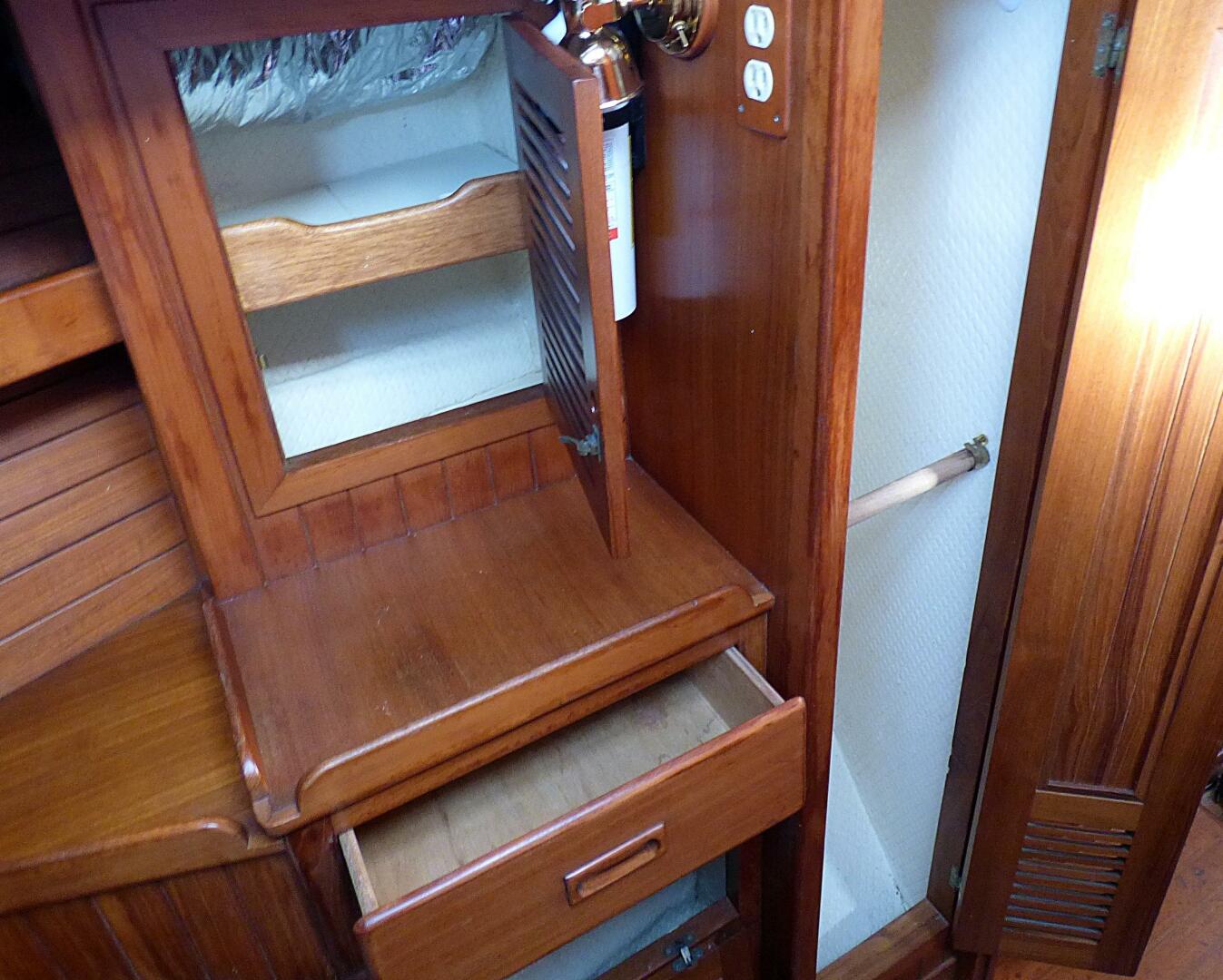 Slide: The Image of Mason 43 1981 - 5166887