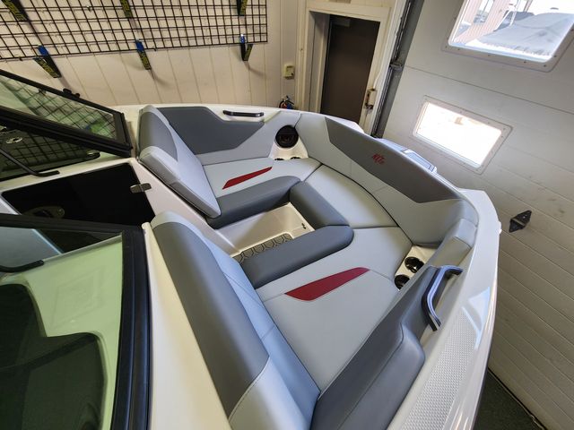Slide: The Image of Mastercraft NXT20 2024 - 8