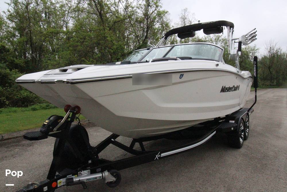 Slide: The Image of 2019 Mastercraft X22 - 2