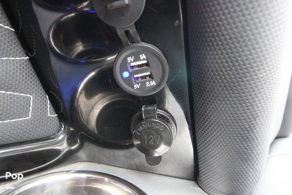 Slide: The Image of USB Port - 77