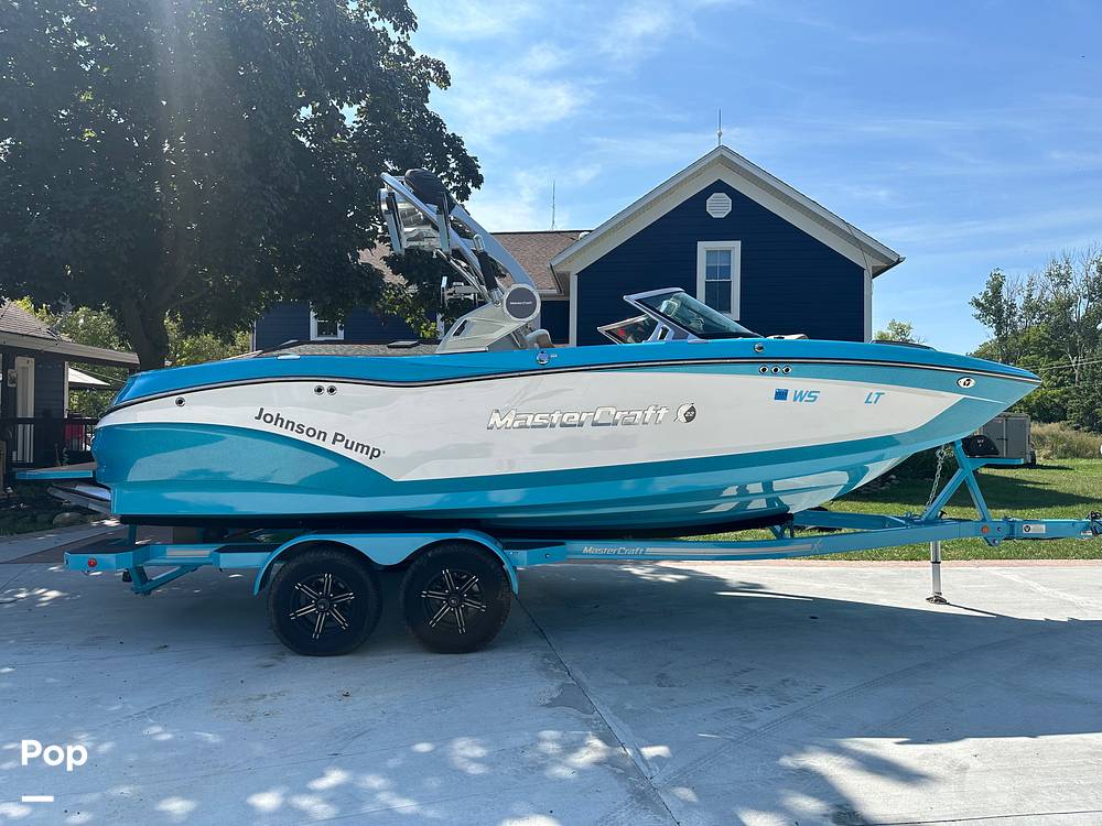 Slide: The Image of Mastercraft X22 2021 - 13030911